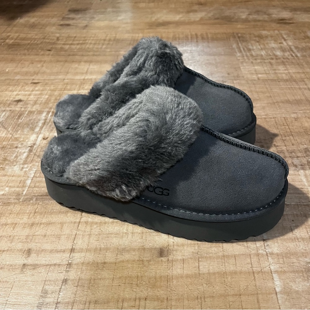 UGG women’s charcoal gray disquette sheep skin platform slippers